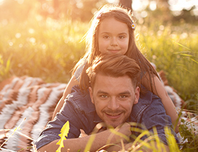 Alleinerziehender Vater mit Tochter