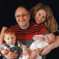 Sabrina und Rene mit ihren Kindern