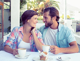 Rituale: Paar beim Kaffee trinken